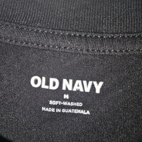 Old Navy Women's Black Graffic Holidays Tshirt  size Midium - Picture 3 of 6